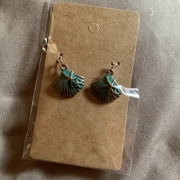 NWT Turquoise Seashell & Starfish Antique Bronze Look Earrings - Picture 2 of 2